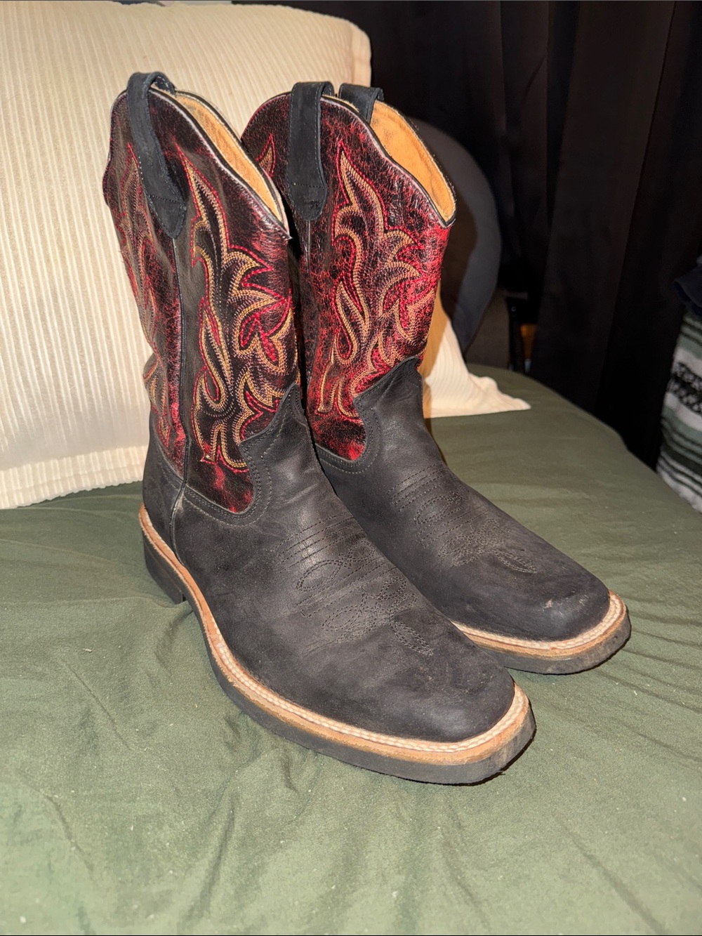 Men's Black & Red Western Cowboy Boots - Stylish Embroidered Shaft